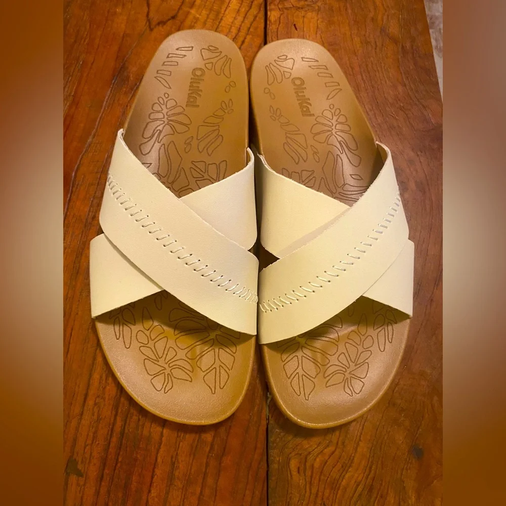 OluKai Kīpe‘a ‘Olu Women’s Leather Slide Sandals Puka Tan Size 8 - Picture 1 of 8